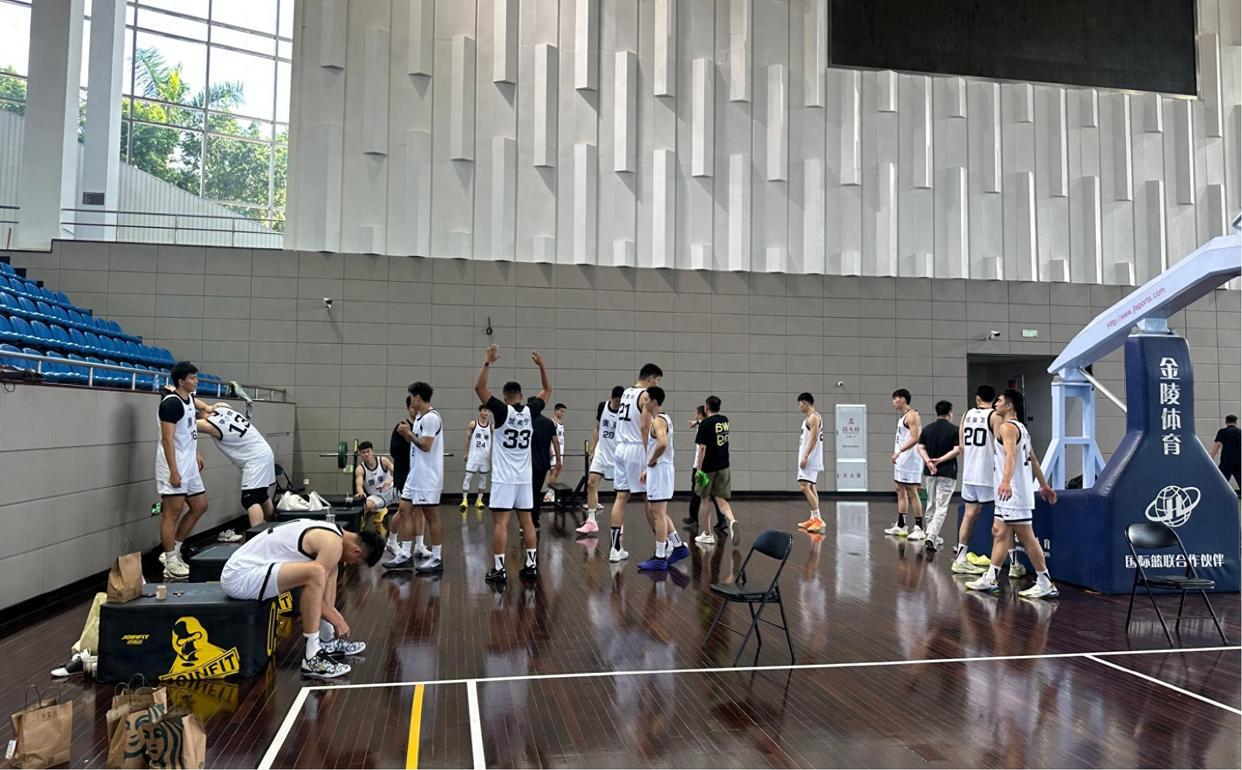 广东全运阵容集齐6省7队精英，人多到当家球星没机会上场！